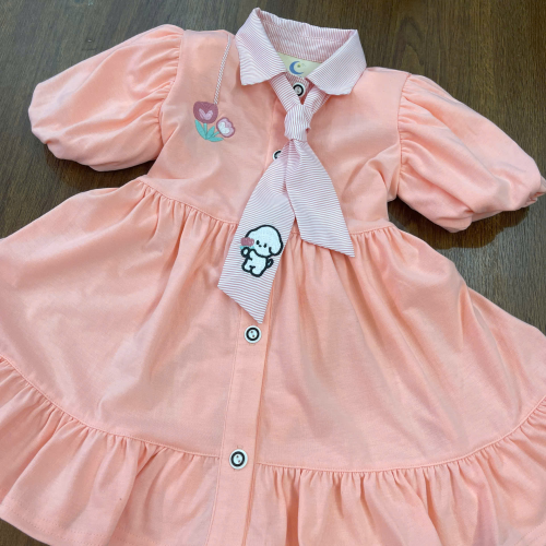 KIVIA-2026 VÁY HỒNG CAM TAY PHỒNG & CÀ VẠT DỄ THƯƠNG